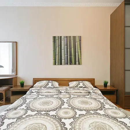 Appartamento Classic Two-bedroom On Karla Marksa 50