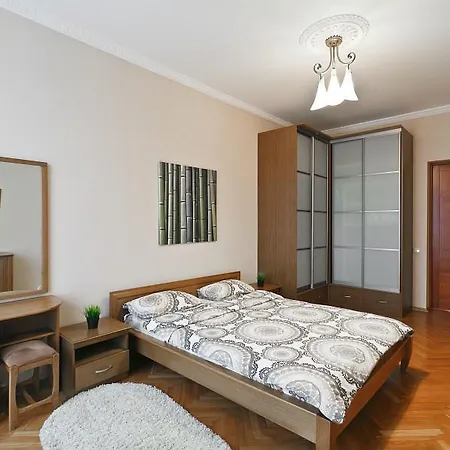 Classic Two-bedroom On Karla Marksa 50 Minsk