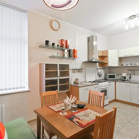 Classic Two-bedroom On Karla Marksa 50