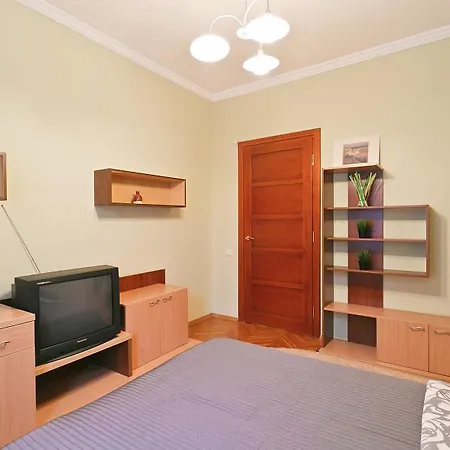 Classic Two-bedroom On Karla Marksa 50 Appartamento *