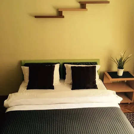 Appartamento Classic Two-bedroom On Karla Marksa 50